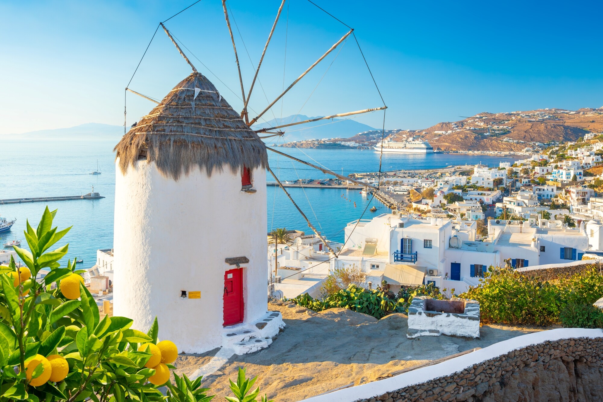 Mykonos &ndash; Private Beach Club & Sunset Cruise  - Griechenland