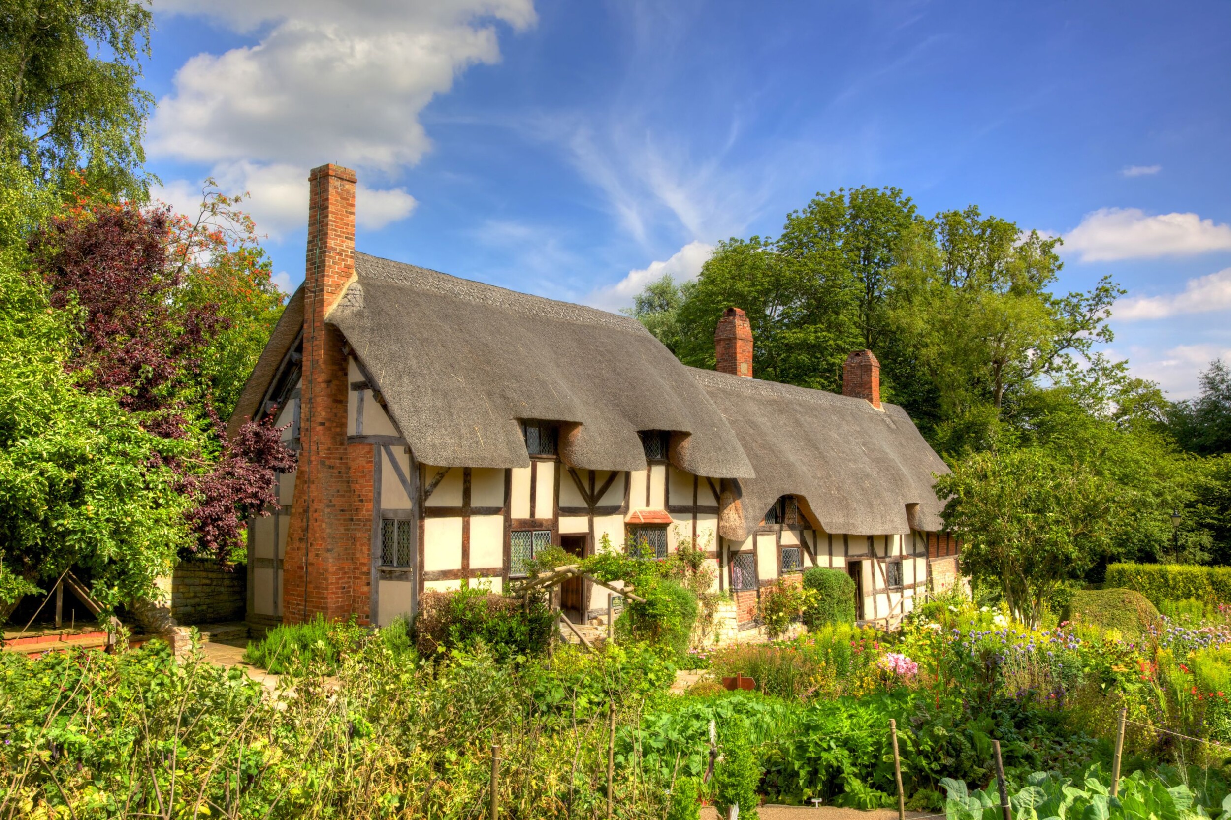 Stratford_in_Avon_Anne_Hathaway's_Strohhütte_shutterstock_121825960.jpg