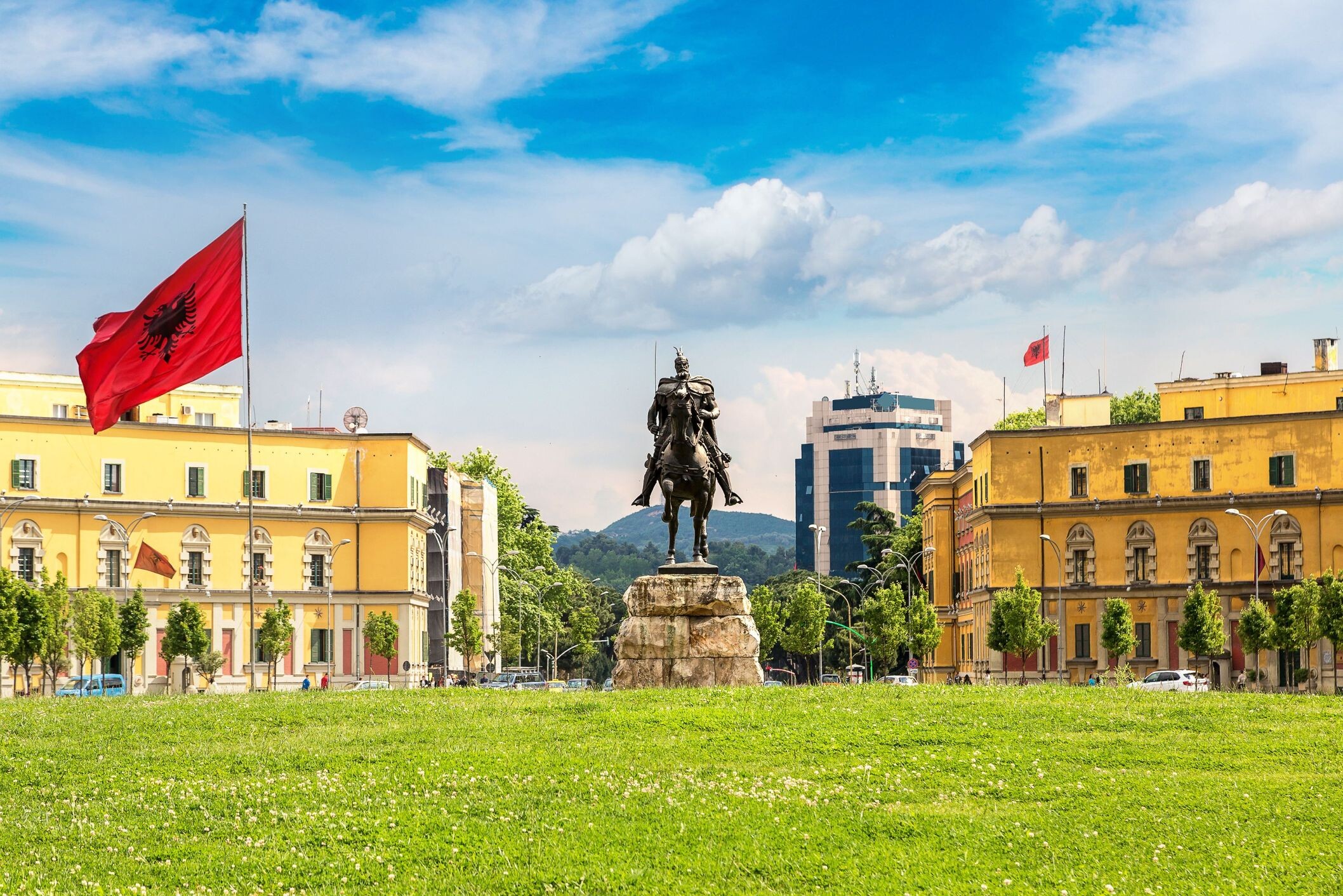 Tirana-Skanderberg-Platz©shutterstock.jpg