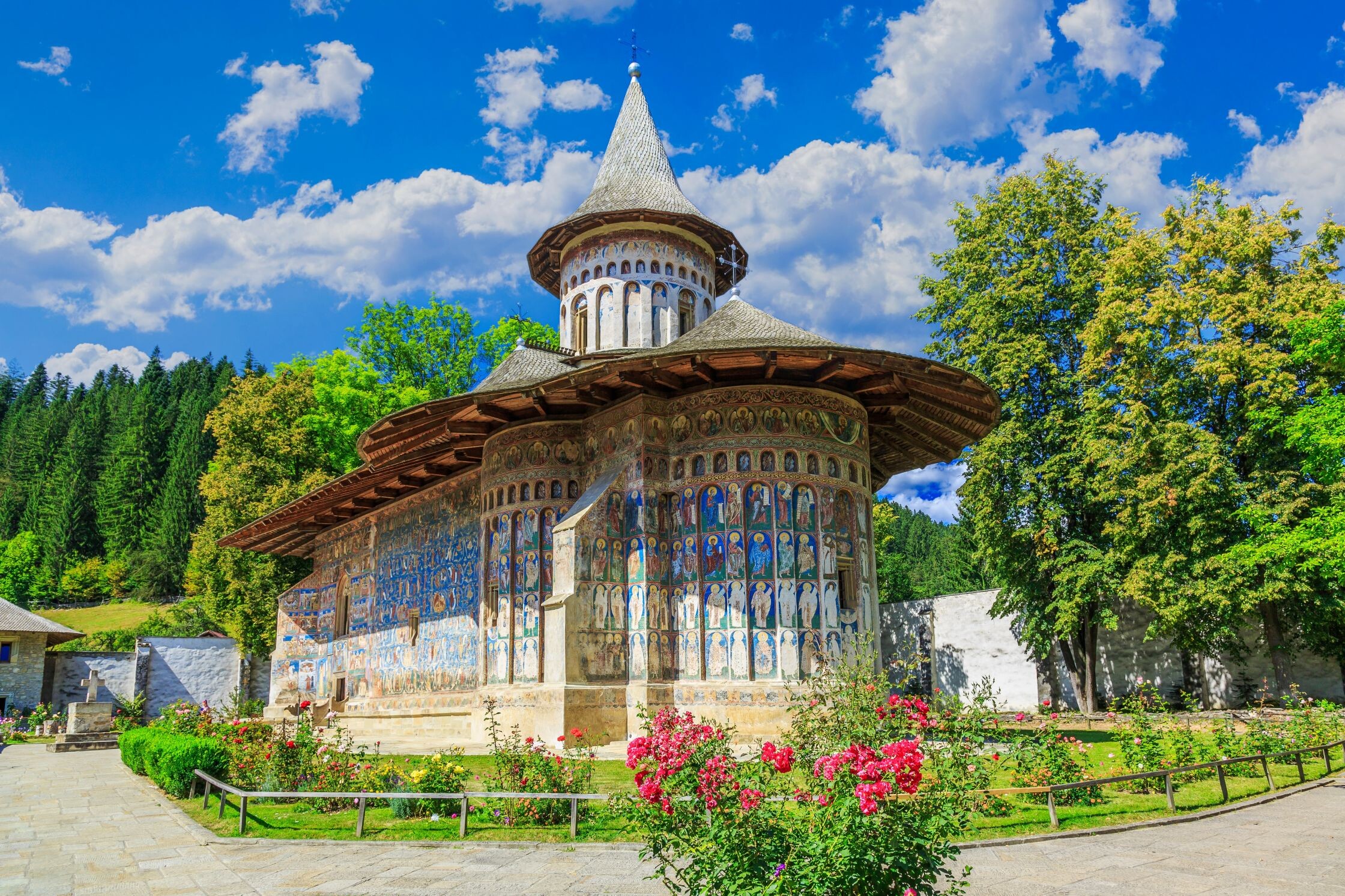 NEU_Kloster_Voronet_AdobeStock_427212622.jpg