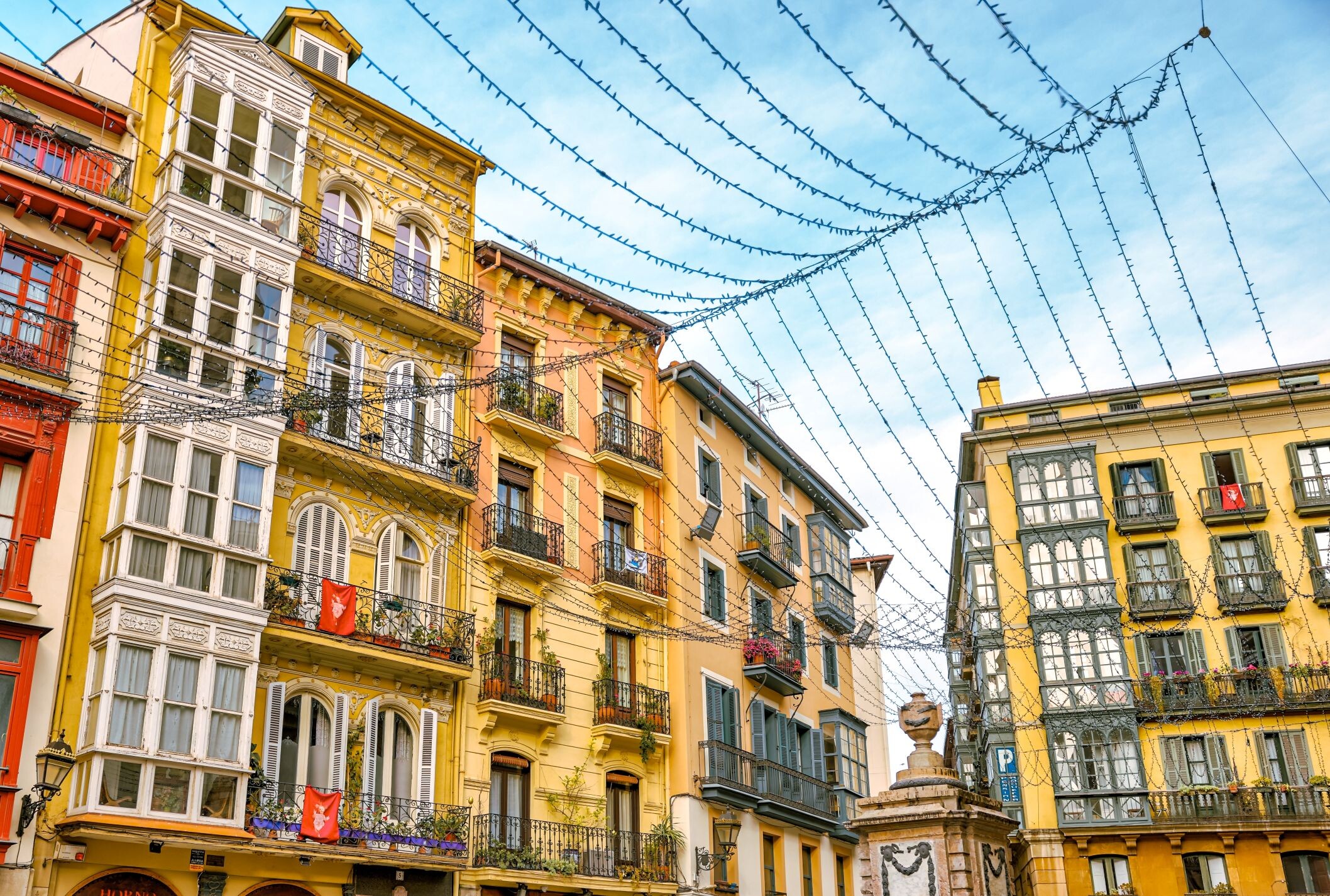 Altstadt-Bilbao©shutterstock.jpg