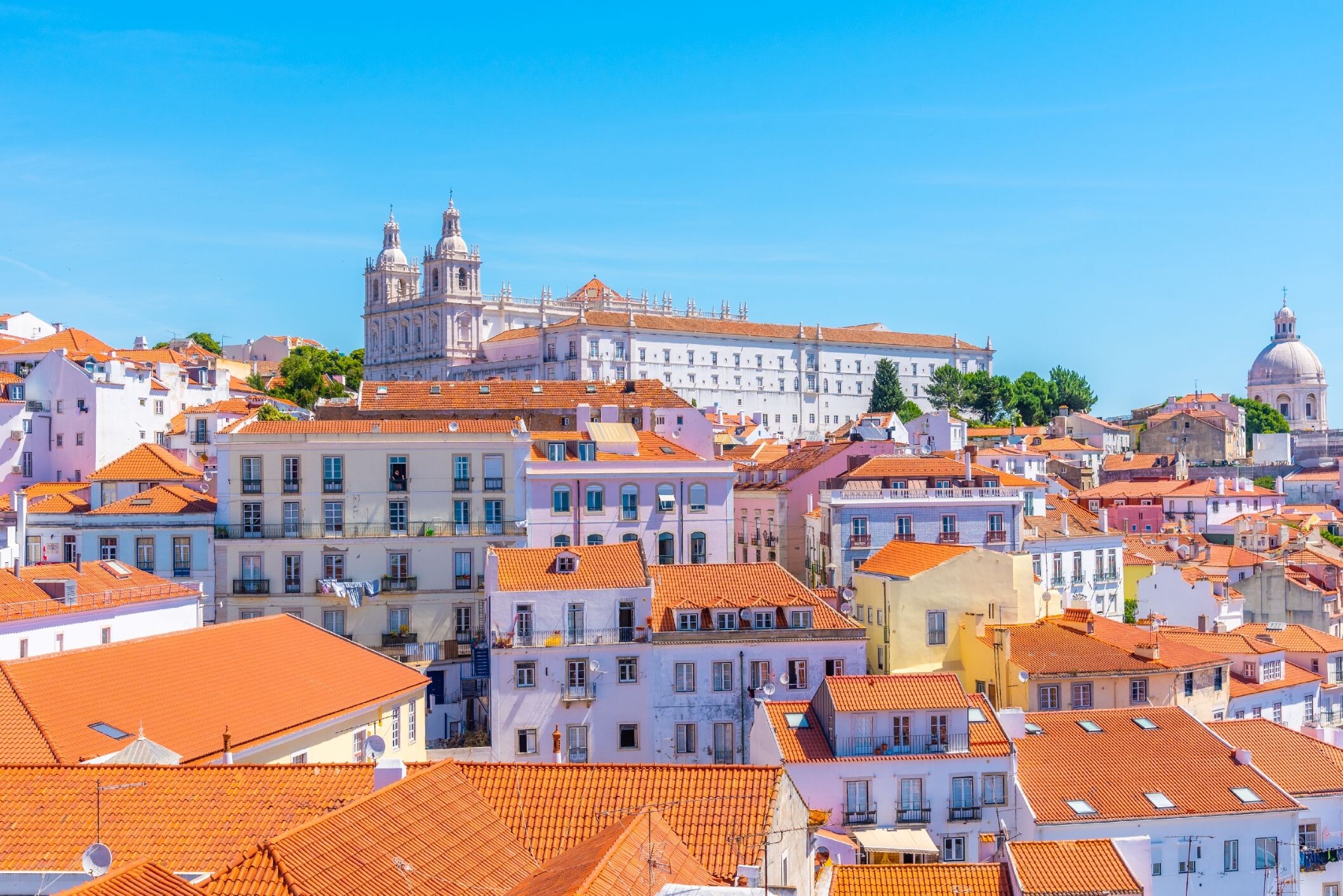 PT_Alfama_Lissabon_shutterstock_1663312981.jpg