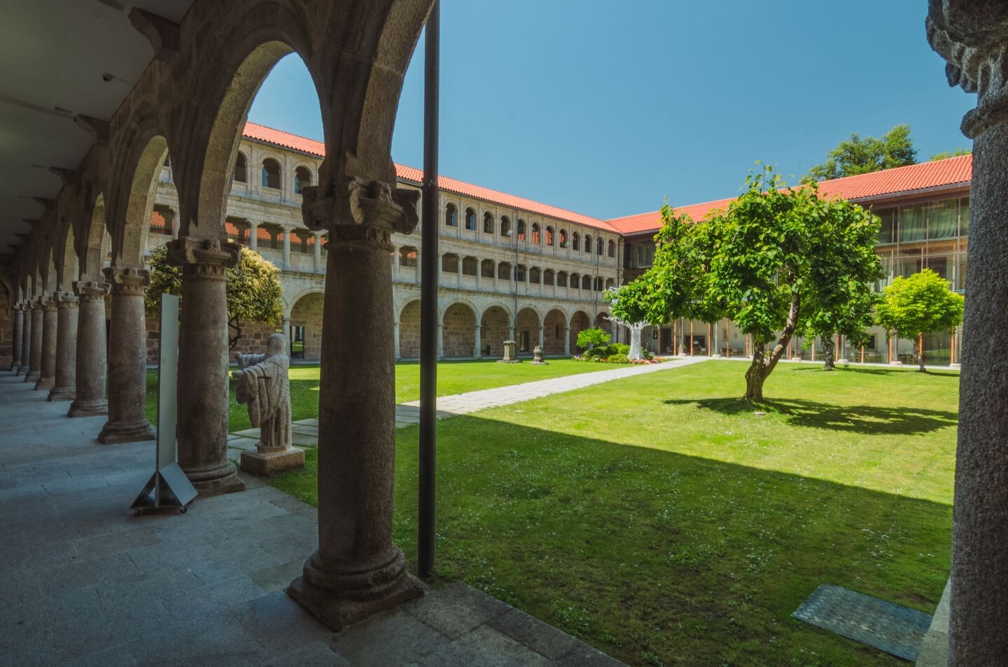 SP_Kloster_Santo_Estevo_shutterstock_1459808081_(1).jpg