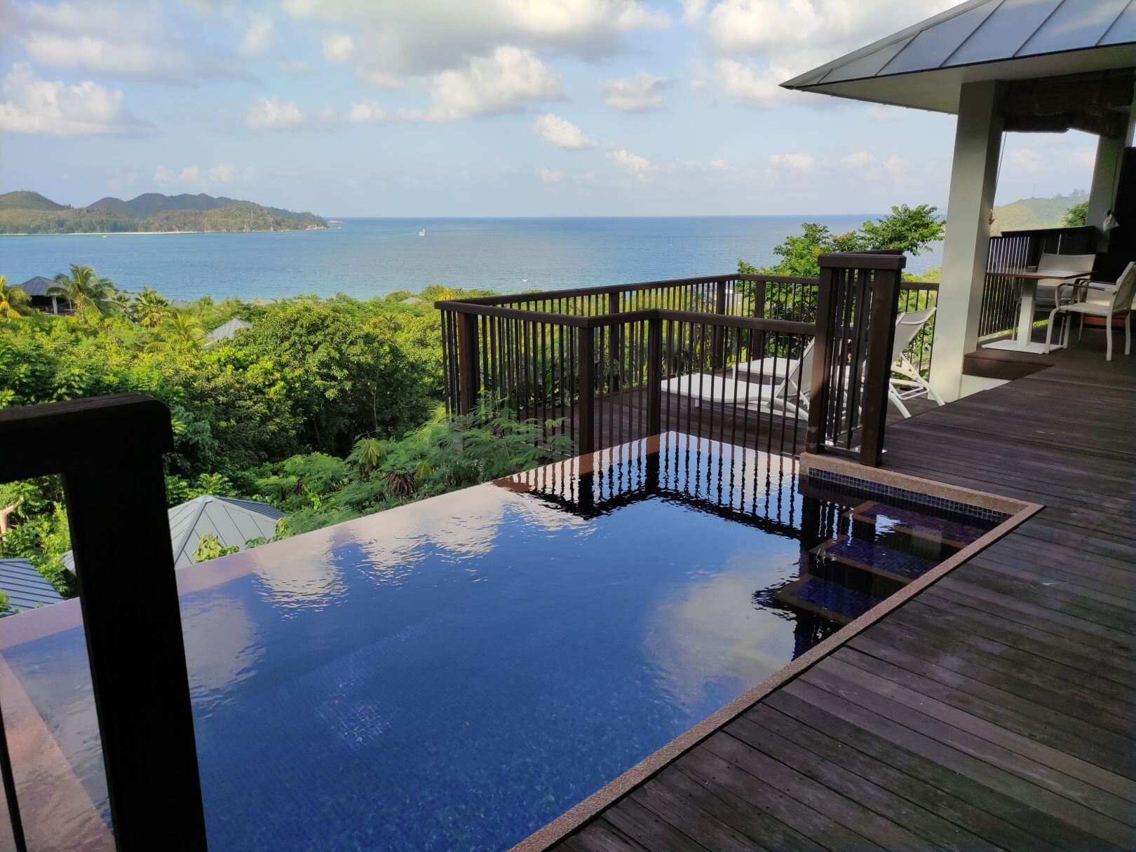 Raffles_Hillside_Pool_Villa