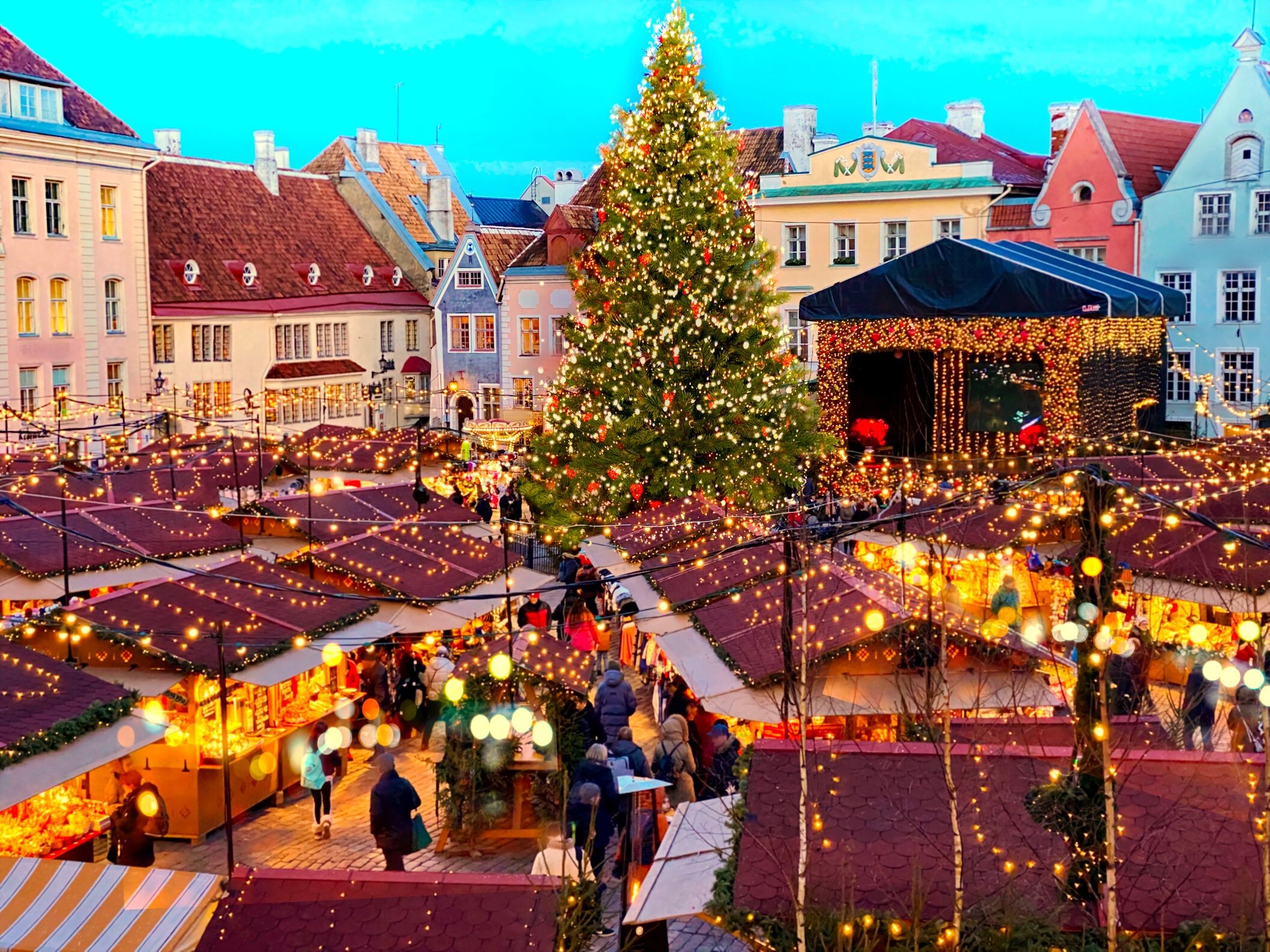 Weihnachtsmarkt_Tallinn_shutterstock_1595558440.jpg