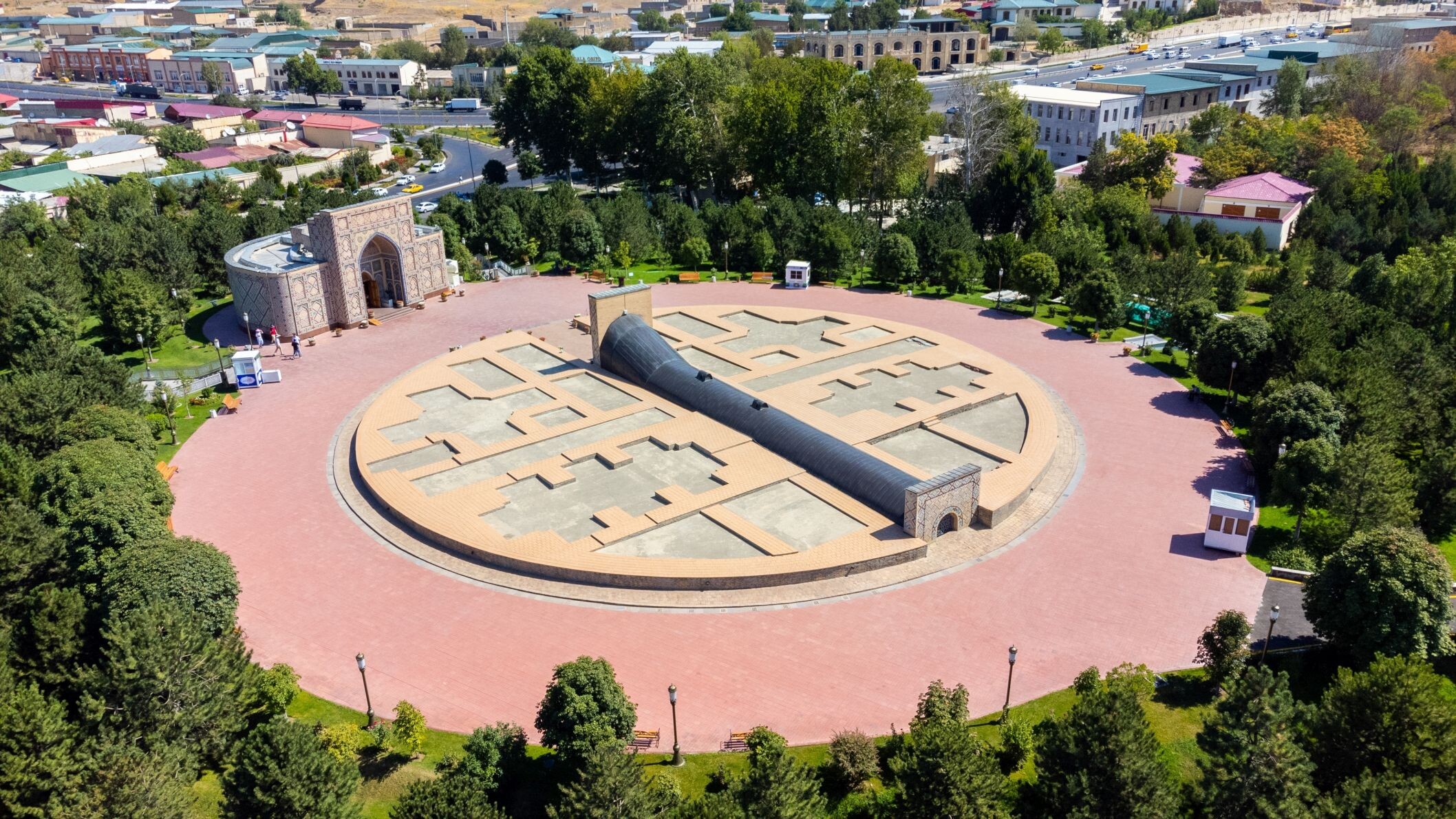 Ulugbek-Observatorium.jpg