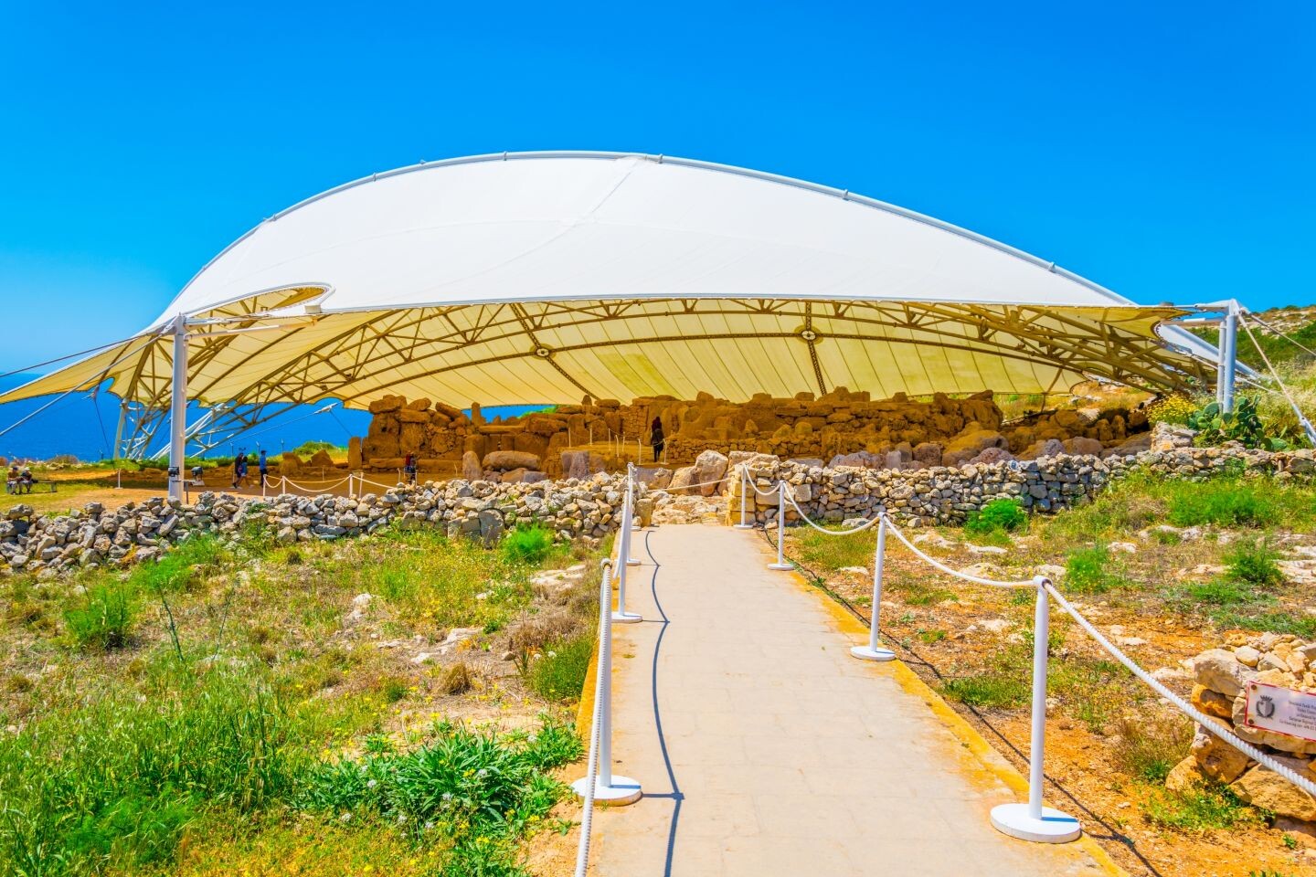 MT_Mnajdra_neolithic_temple_on_Malta©shutterstock_1106494754.jpg