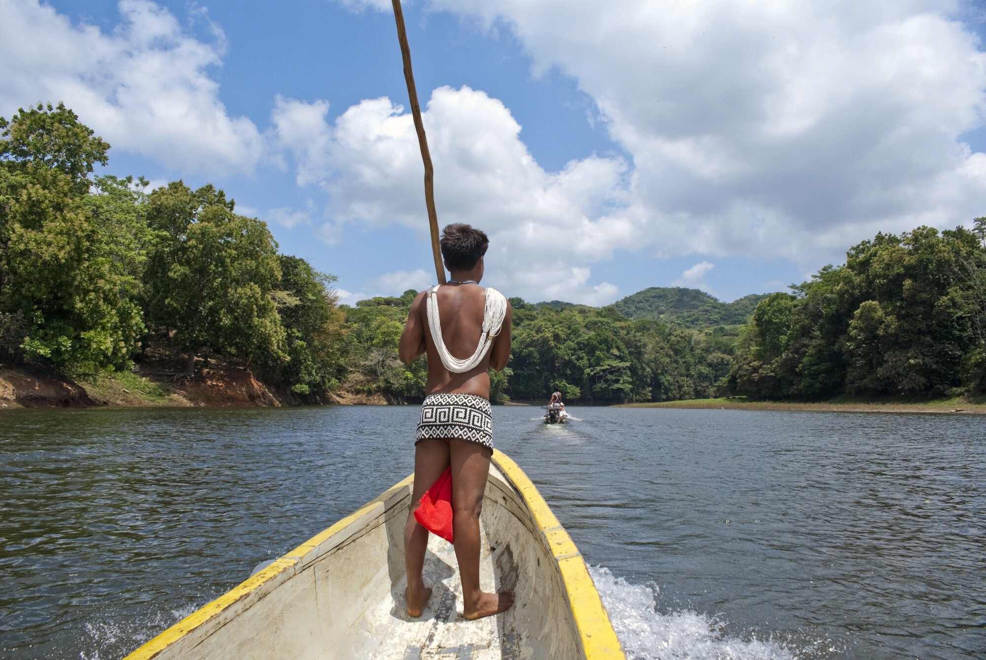 Panama_Embera_Indio_shutterstock_52027270.jpg