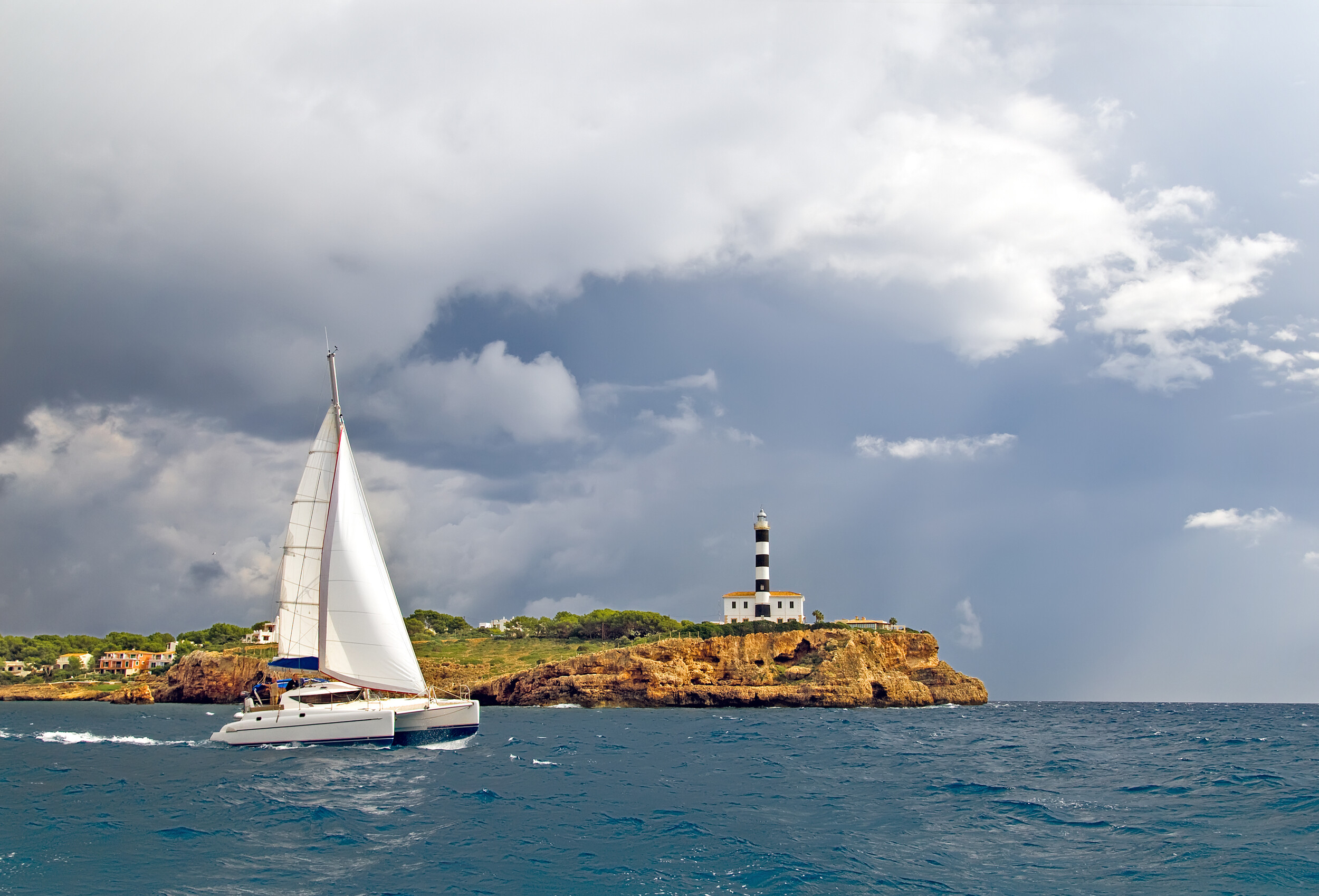 Mallorca – Exklusive Katamaran-Fahrt & pure Playa-Vibes - Spanien