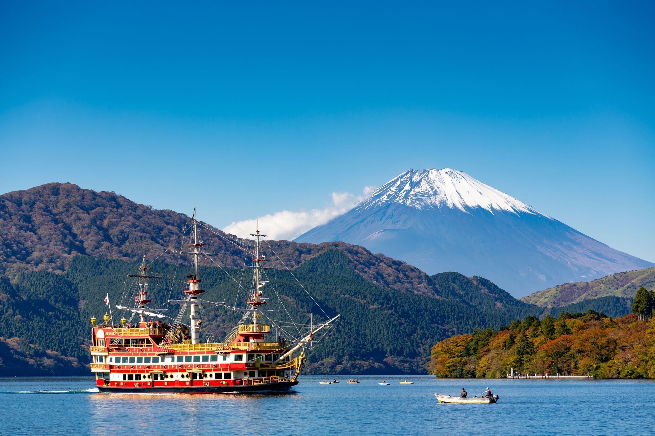Lake_Ashi,_Fuji_©dreamstime.jpg