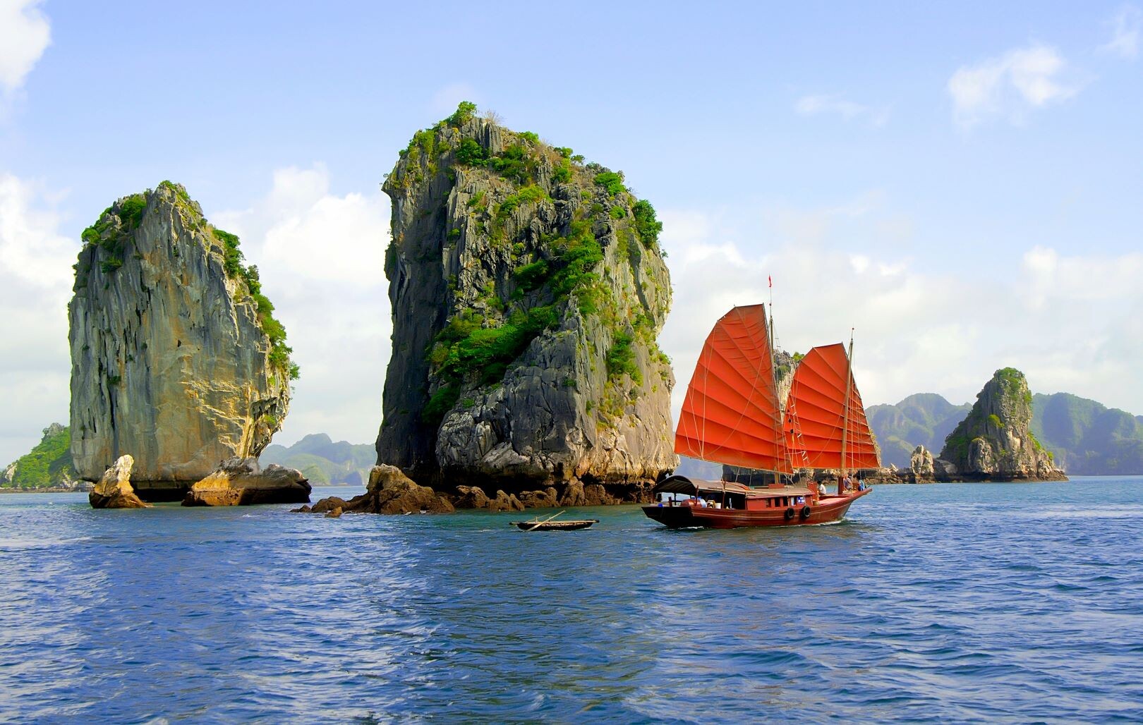 Vietnam_Ha_Long_Bay.jpg
