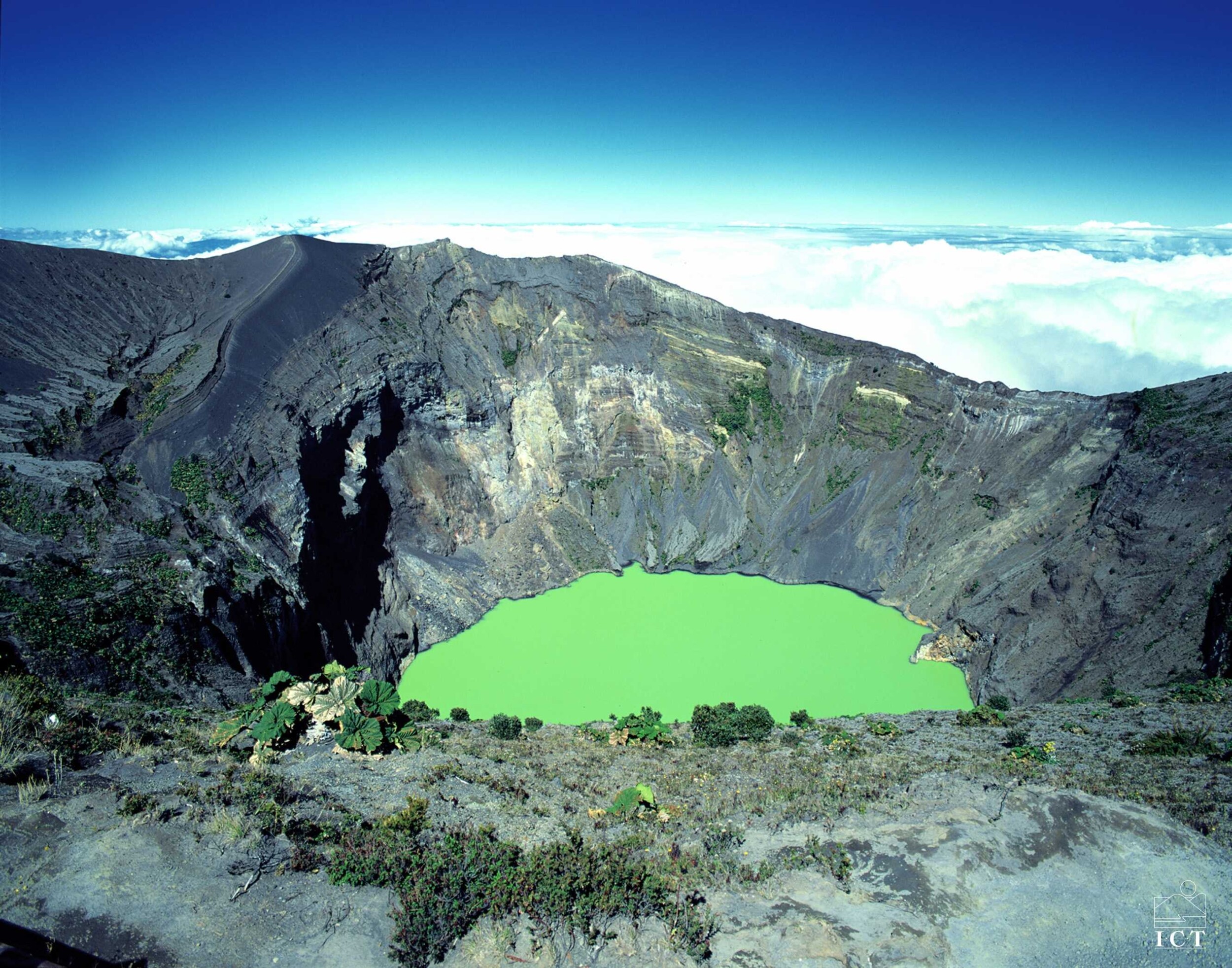 irazu_volcano_02_low.jpg