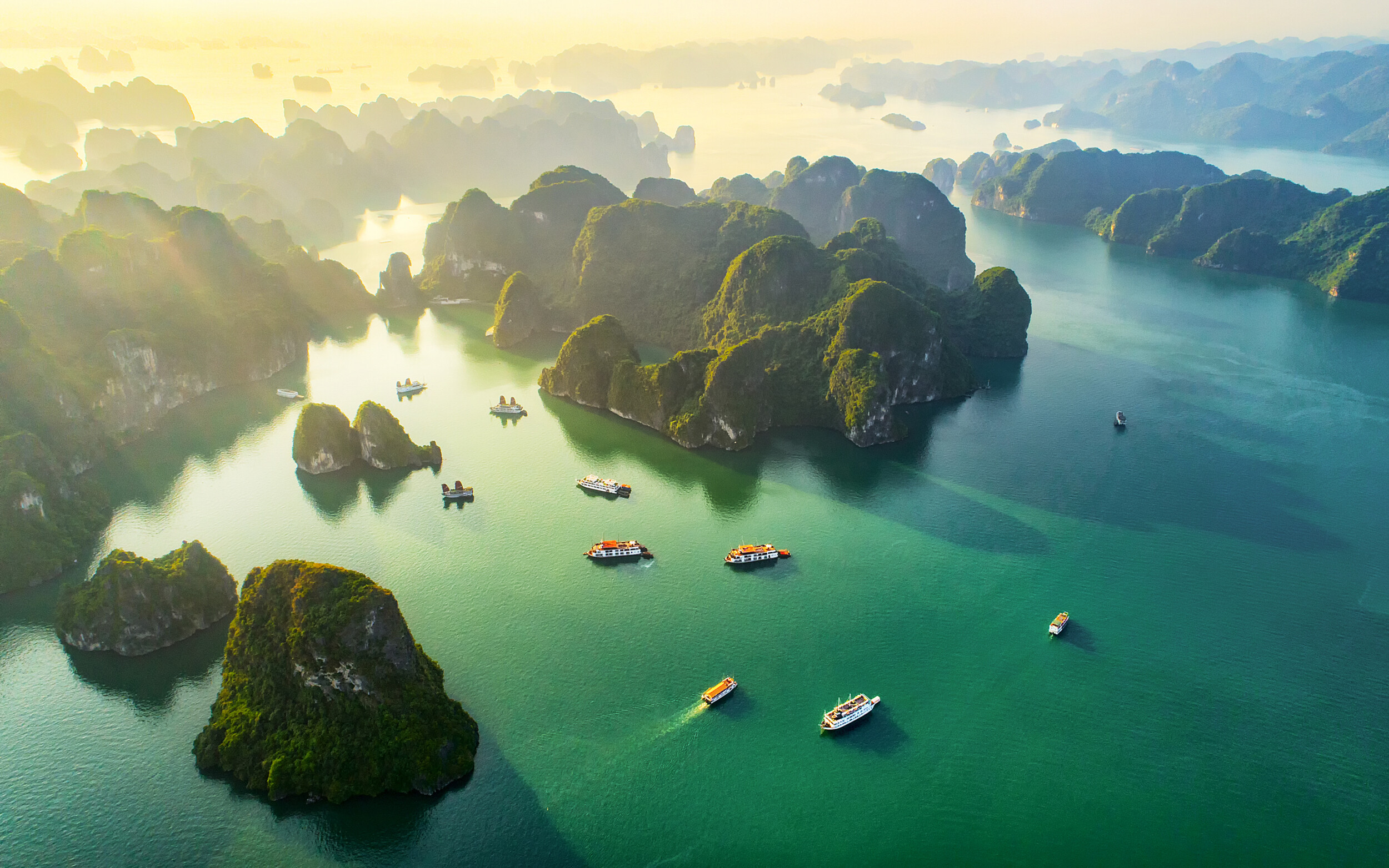 Vietnam_Halong Bucht_shutterstock_1218765286