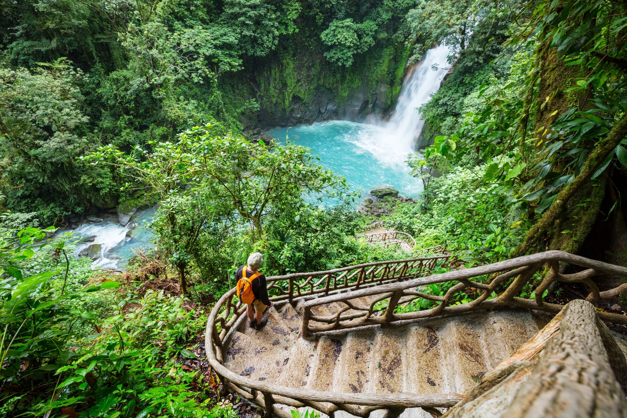 Costa_Rica_Rio_Celeste_shutterstock_1007072176.jpg