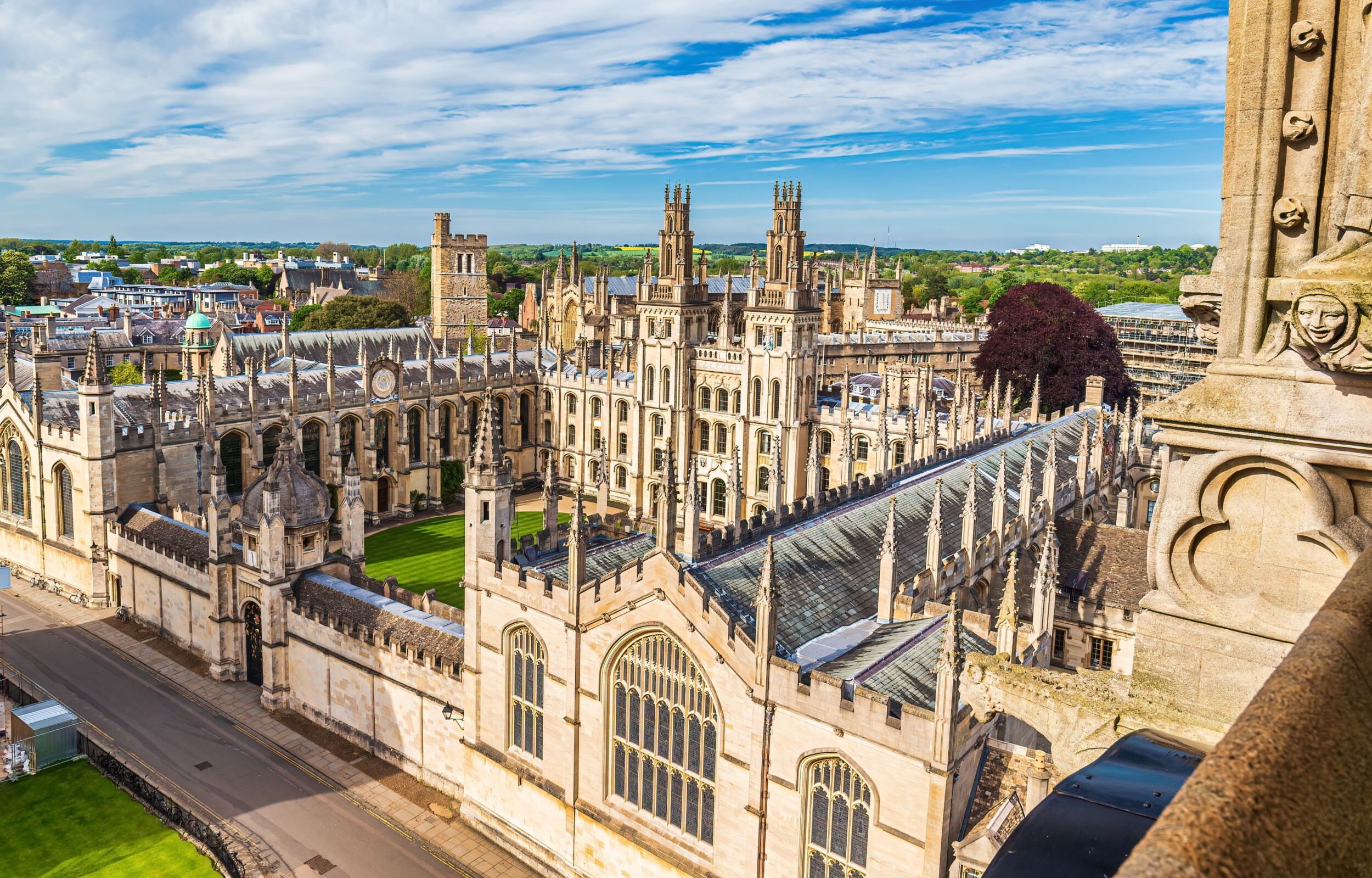Cambridge_University_und_Kings_College_Chapel_shutterstock_2450385043.jpg