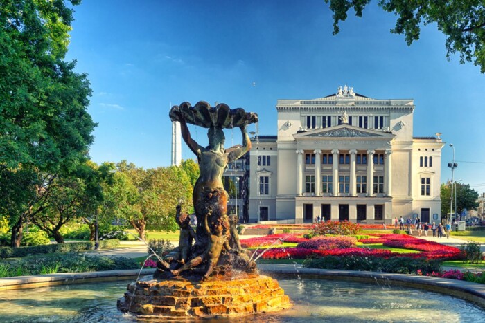 LV_Riga_Theater_Oper_und_Ballett_in_Riga&copy;shutterstock_611472257.jpg