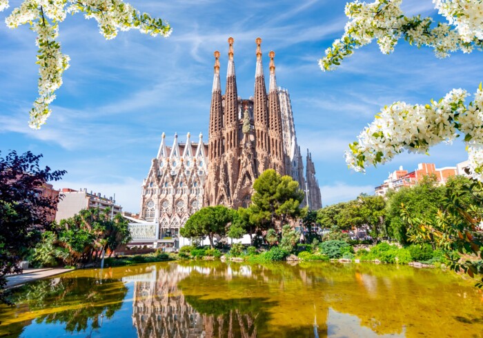 00_NEU_Barcelona_Sagrada_Fmilia_dreamstime_l_174460665_Kopie_(1).jpg