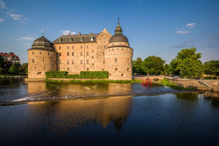 shutterstock_2104670270_Schloss_&Ouml;rebro.jpg