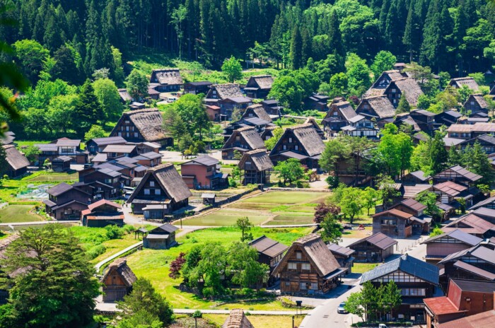 Shirakawa-go_&copy;shutterstock.jpg