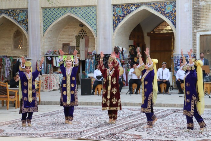 Buchara-Nadir-Divan-Begi-Folklore.jpg