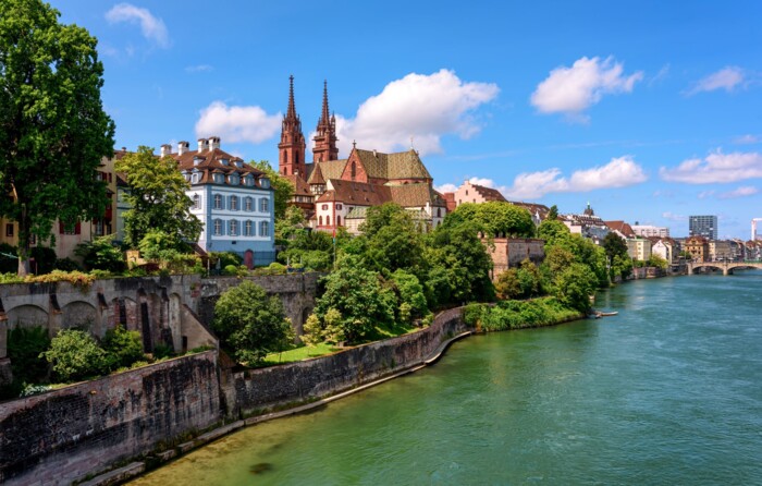 Altstadt_Basel_&copy;shutterstock.jpg