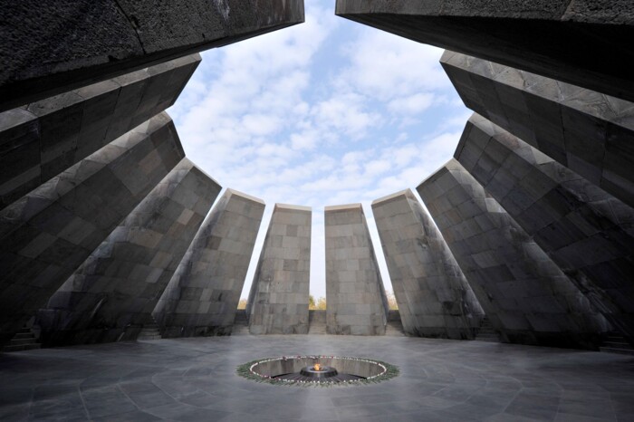 AM_Zizernakaberd_Genocid_Denkmal_und_Museum.jpg