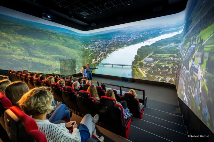 WinzerKrems_5_270&deg;Kino2025_2_klein_c_RobertHerbst.jpg