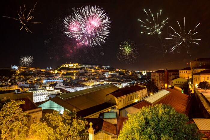 Feuerwerk_&uuml;ber_Lissabon_&copy;shutterstock.jpg