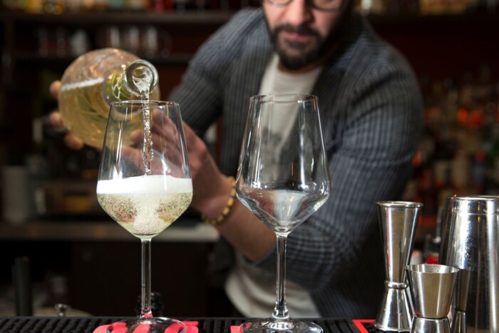 IT_Proseccoverkostung_shutterstock_1067977112.jpg