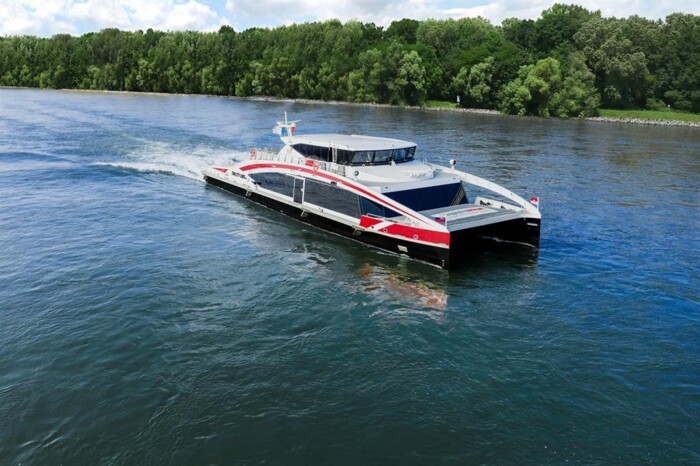 Twin_City_Liner_&copy;_Central_Danube_(1).jpg